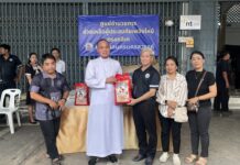 มอบสิ่งของบรรเทาความเดือดร้อนผู้ประสบอัคคีภัย “ตรอกลิเก”นครสวรรค์